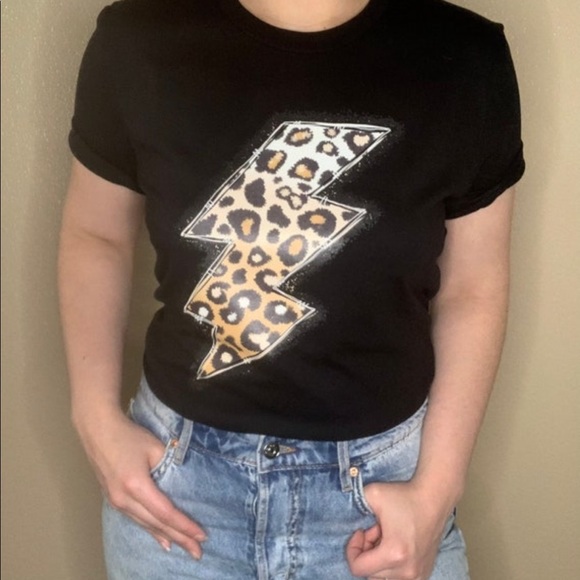 Leopard Lightning Black Tee Trendy tshirt Womens New - Picture 2 of 4